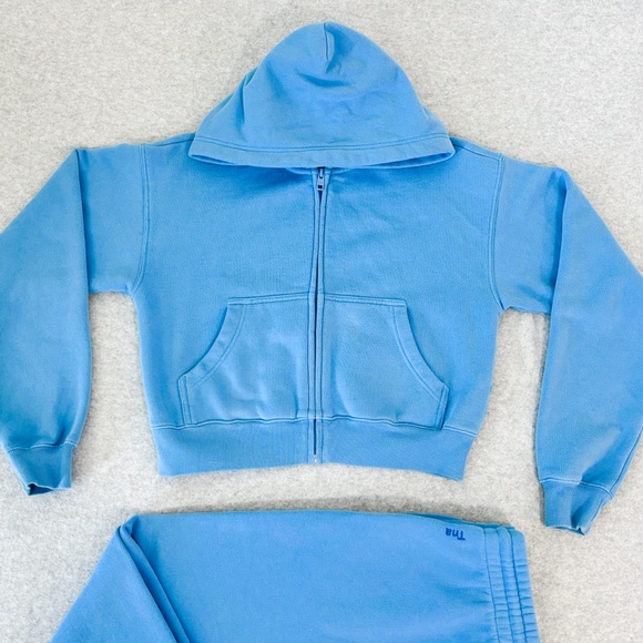 Aritzia cozy fleece matching sweatsuit in blue - Picture 3 of 9